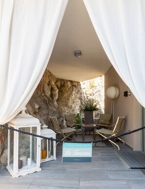 Terrace/patio - Within walking distance of downtown and the lake (Nago-Torbole)