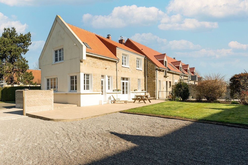 Villa les Aubépines in Wimille with garden