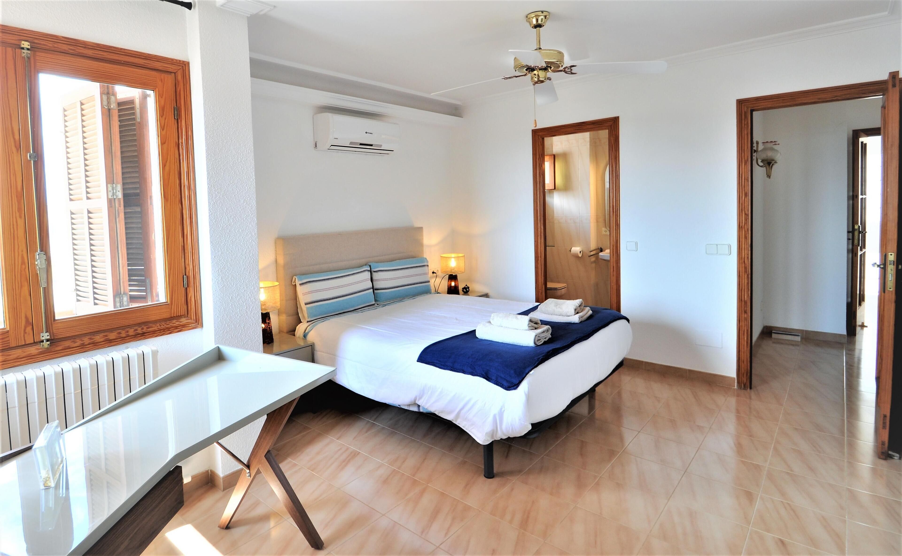 4 chambres, fer et planche à repasser, lit parapluie, Wi-Fi gratuit