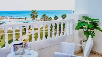 Deluxe Room | 1 bedroom, in-room safe, free WiFi, bed sheets