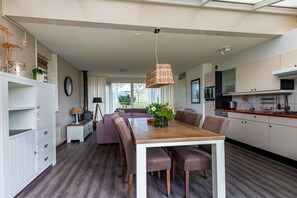 Dining - Antibes 232 - Kustpark Village Scaldia - Detached holiday home directly at the lake with spacious garden (Hoofdplaat)