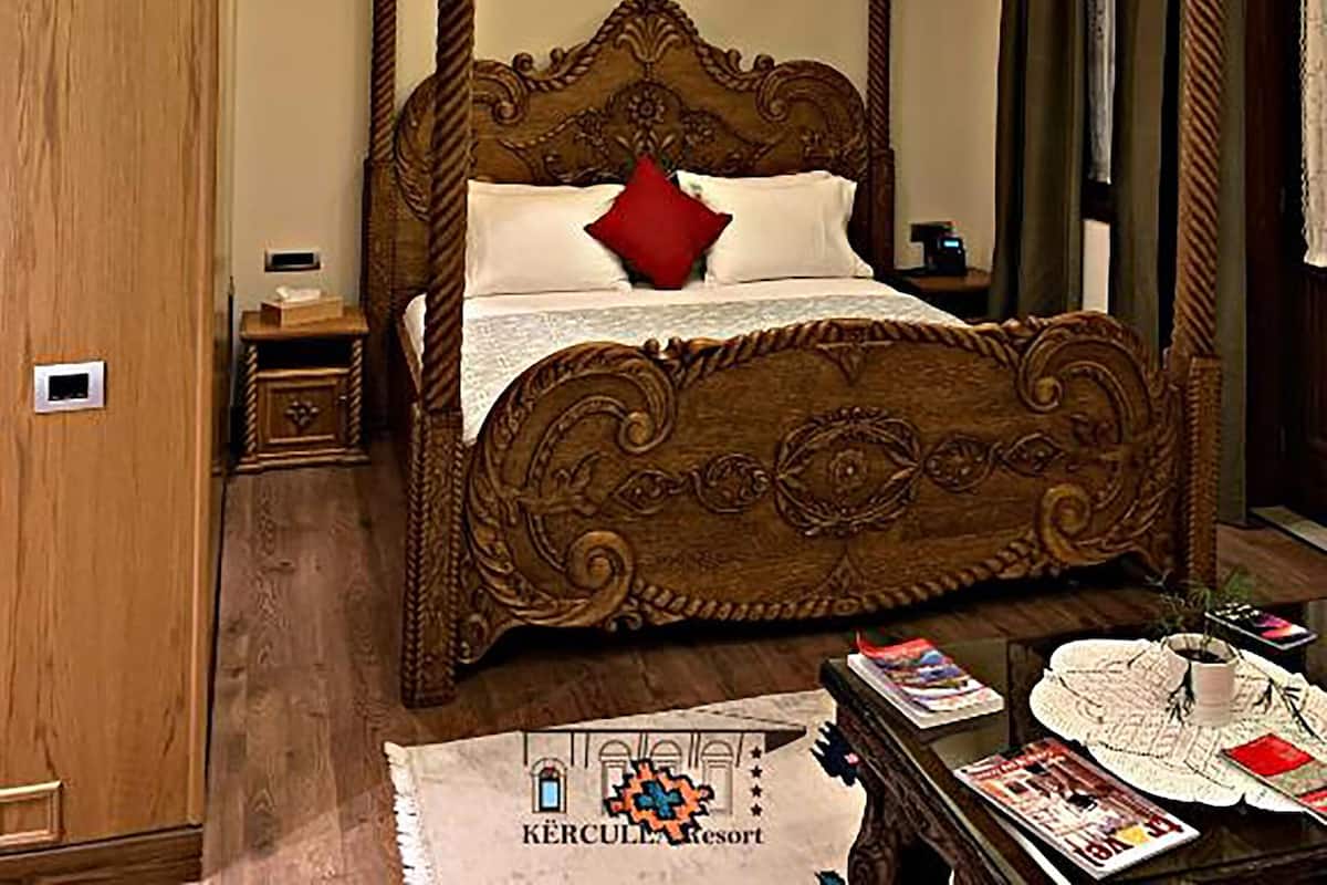 Deluxe King Suite | 1 bedroom, soundproofing, bed sheets