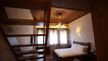 Duplex Quadruple Room | 1 dormitorio, sistema de insonorización, ropa de cama