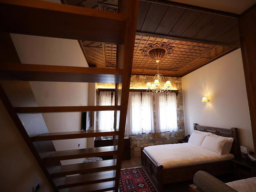 Duplex Quadruple Room | Soundproofing, bed sheets