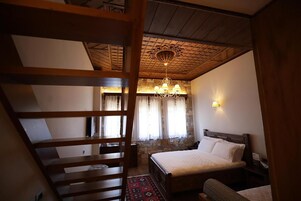 Duplex Quadruple Room | Soundproofing, bed sheets
