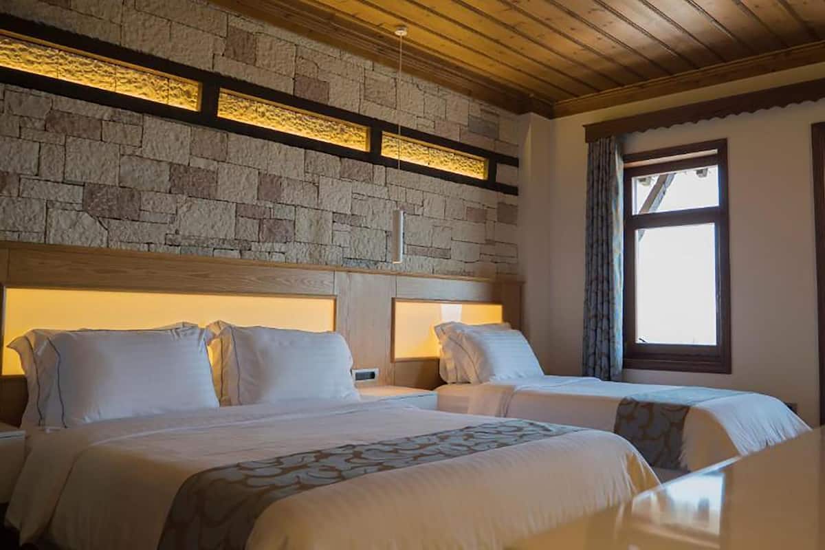 Triple Room, Balcony | 1 bedroom, soundproofing, bed sheets