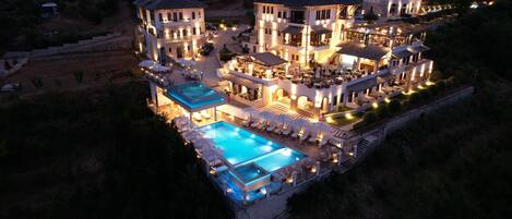 Een seizoensgebonden buitenzwembad