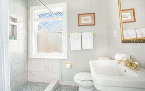 Bathroom - Cobb's Carriage by Lucky Savannah (Savannah)