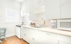 Condo, 1 Bedroom | Private kitchen
