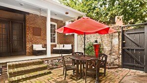 Unclassified image, 3 of 15, button - Mayor's Quarters by Lucky Savannah (Savannah)