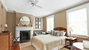 Unclassified image, 4 of 15, button - Mayor's Quarters by Lucky Savannah (Savannah)