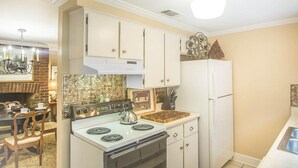 House, 1 Bedroom | Private kitchen - Chatham Square Garden Apartment by Lucky Savannah (Savannah)