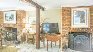 Interior - Chatham Square Garden Apartment by Lucky Savannah (Savannah)