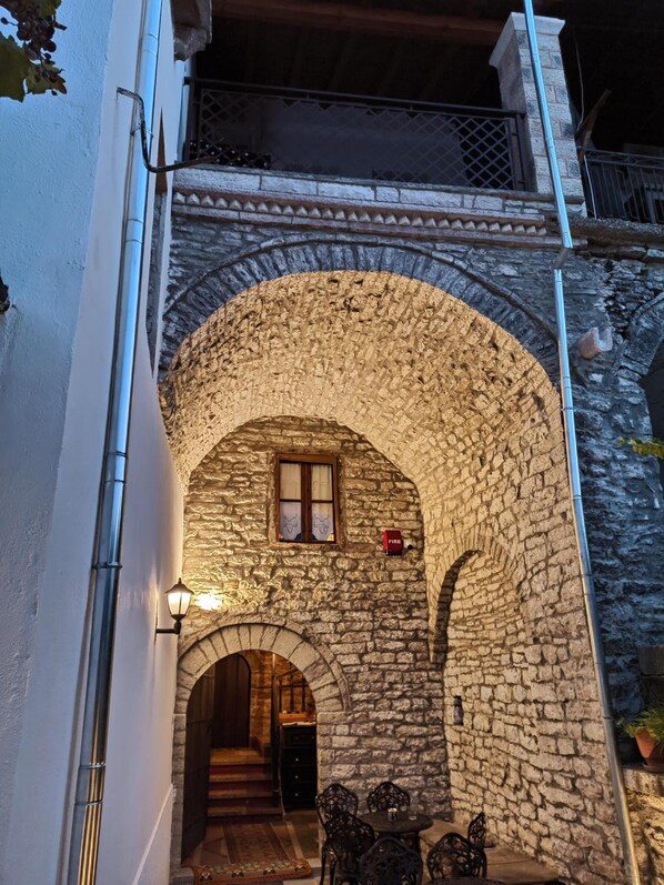 Exterior - Hotel Praga (Gjirokastër)