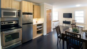 Condo, 1 Queen Bed | Private kitchen - Villa on Broughton Carriage by Lucky Savannah (Savannah)