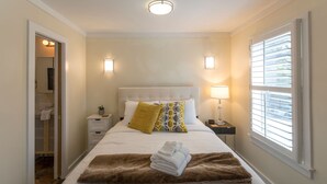 Condo, 1 Queen Bed | Bed sheets - Villa on Broughton Carriage by Lucky Savannah (Savannah)