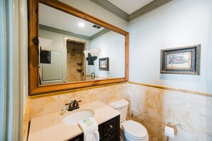 Suite, 1 Tempat Tidur King | Kamar mandi | Handuk