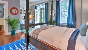 House, 2 Bedrooms | 2 bedrooms, bed sheets - Julia's Jewel on Price by Lucky Savannah (Savannah)