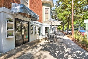 Property grounds - Julia's Jewel on Price by Lucky Savannah (Savannah)
