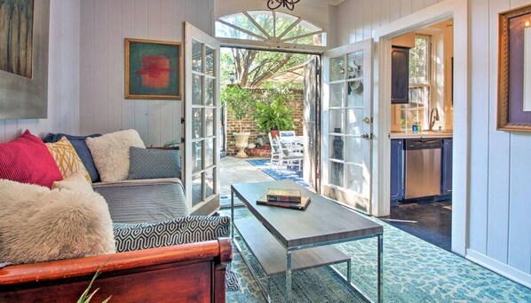 House, 2 Bedrooms | Living room