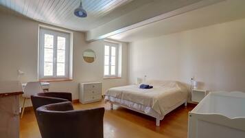 8 bedrooms, desk, soundproofing, iron/ironing board