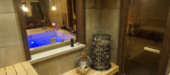 Spacious, centrally located villa with exclusive spa