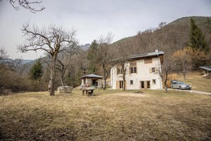 Exterior - Apartment "Villa Iagra" with Lake View, Garden & Wi-Fi (Tiarno di Sopra)