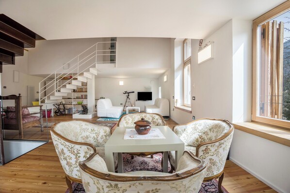 TV - Apartment "Villa Iagra" with Lake View, Garden & Wi-Fi (Tiarno di Sopra)