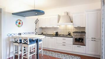 Kühlschrank, Ofen, Herdplatte, Geschirrspüler