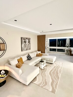 TV - Villa Vega with Pool, Garden & Wi-Fi (Alfaz del Pi)