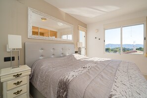 4 bedrooms, free WiFi, bed sheets - Villa Vega with Pool, Garden & Wi-Fi (Alfaz del Pi)