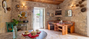 Holiday Home 'Casa Il Carrubbo' with Garden, Terrace & Wi-Fi