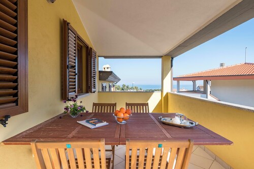 Pet Friendly Apartment 'Casa con vista mare e monti' with Sea View, Terrace & Wi-Fi