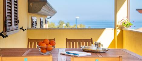 屋外ダイニングエリア