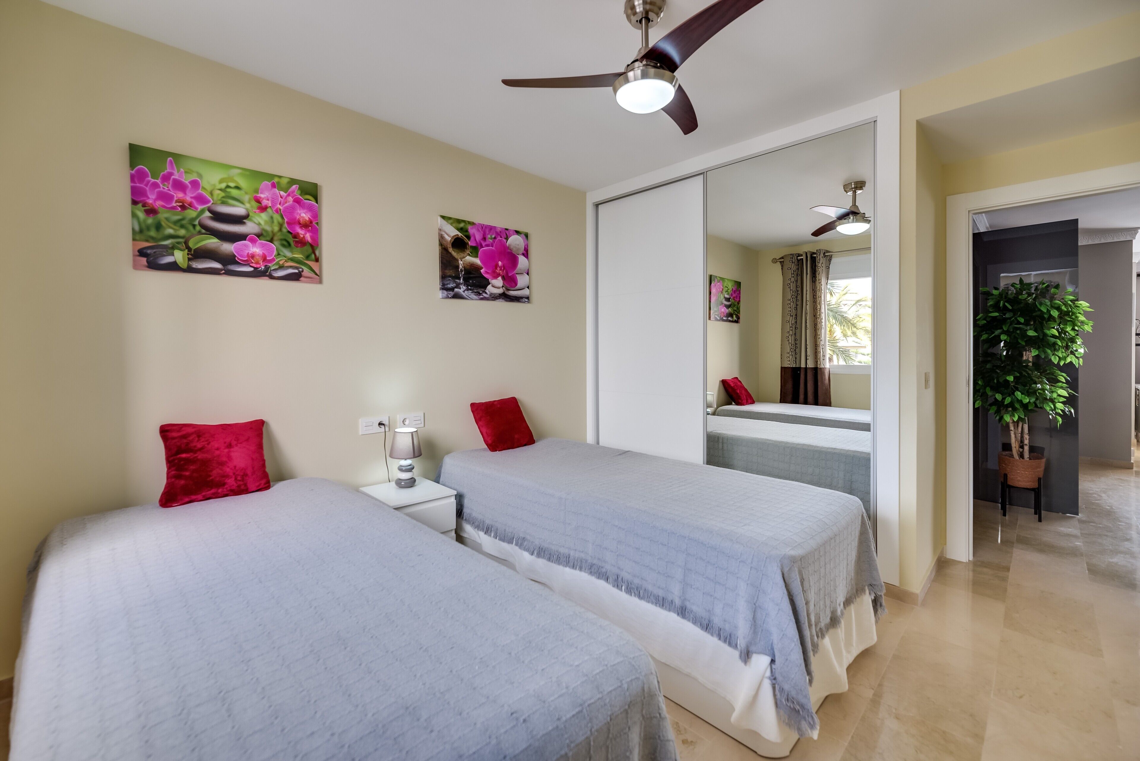 3 bedrooms, iron/ironing board, free WiFi, bed sheets