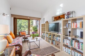 Televisión, reproductor de DVD y estéreo 