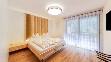 4 makuuhuonetta, silitysrauta/-lauta, ilmainen Wi-Fi, vuodevaatteet