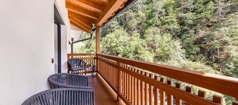 UB31 One Apartment – Exclusive Retreat with Mountain Views & Wellness