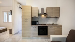 A modern kitchen with built-in appliances, a microwave, oven, and a gas stove. - Holiday Apartment "Residenza Maja 6" with Wi-Fi (San Michele al Tagliamento)