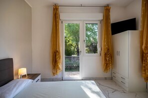 2 bedrooms, free WiFi, bed sheets - Holiday Apartment "Residenza Maja 4" with Wi-Fi (Bibione)