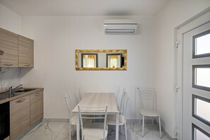 Dining - Holiday Apartment "Residenza Maja 4" with Wi-Fi (Bibione)