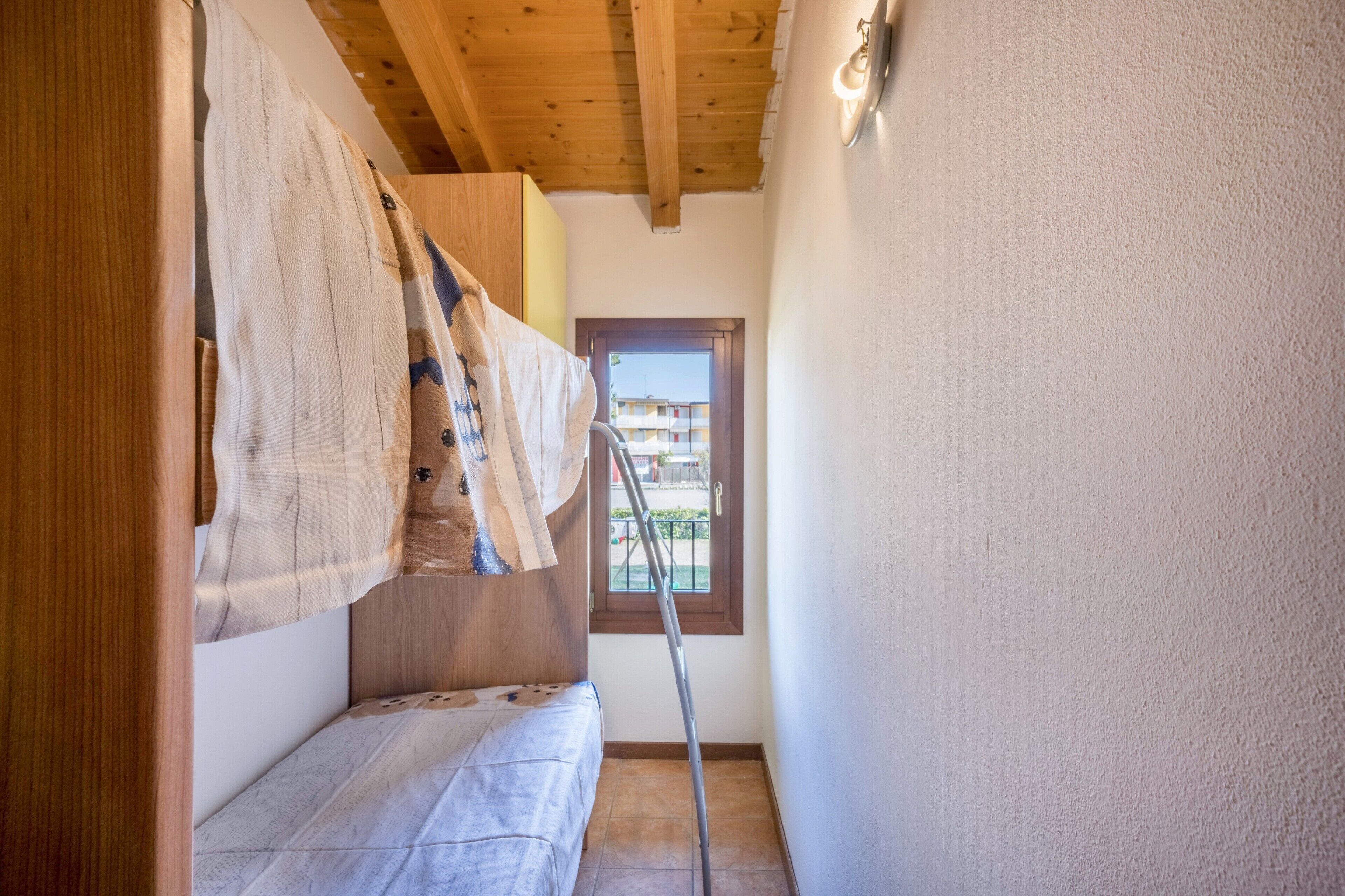 2 多间卧室、免费 WiFi、床单