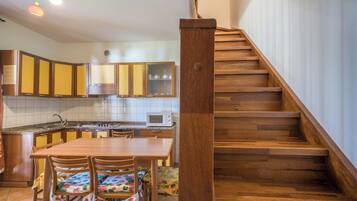 Réfrigérateur, four, plaque de cuisson