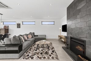 TV, fireplace, DVD player - La Via Del Mare - this way to the sea.. (Dromana)