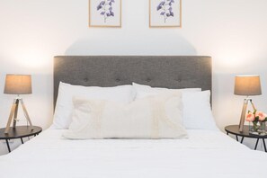 4 bedrooms, iron/ironing board, Internet, bed sheets