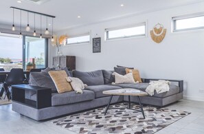 TV, fireplace, DVD player - La Via Del Mare - this way to the sea.. (Dromana)