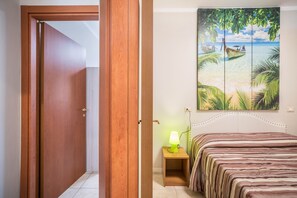 2 bedrooms, bed sheets