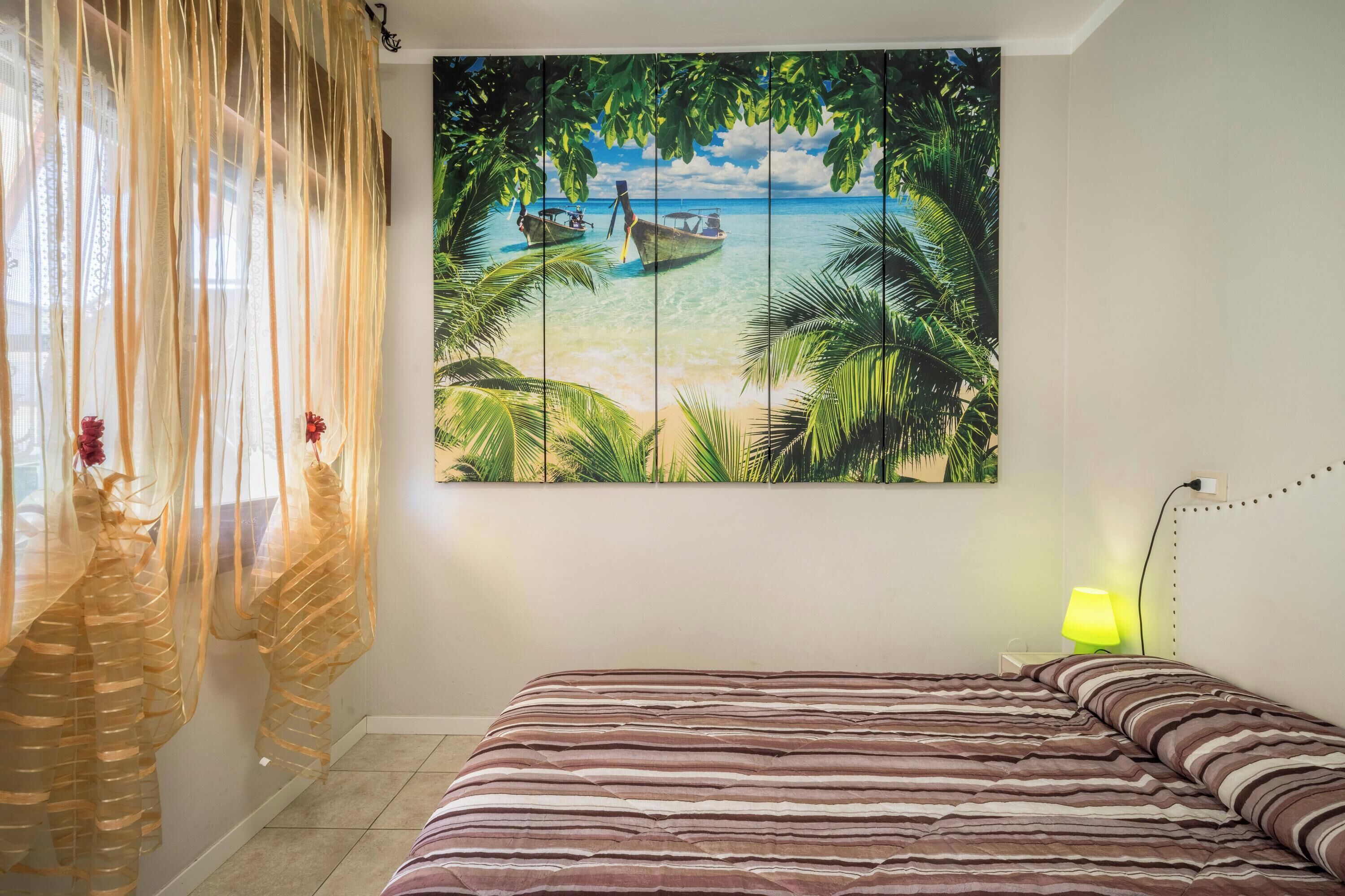 2 bedrooms, bed sheets