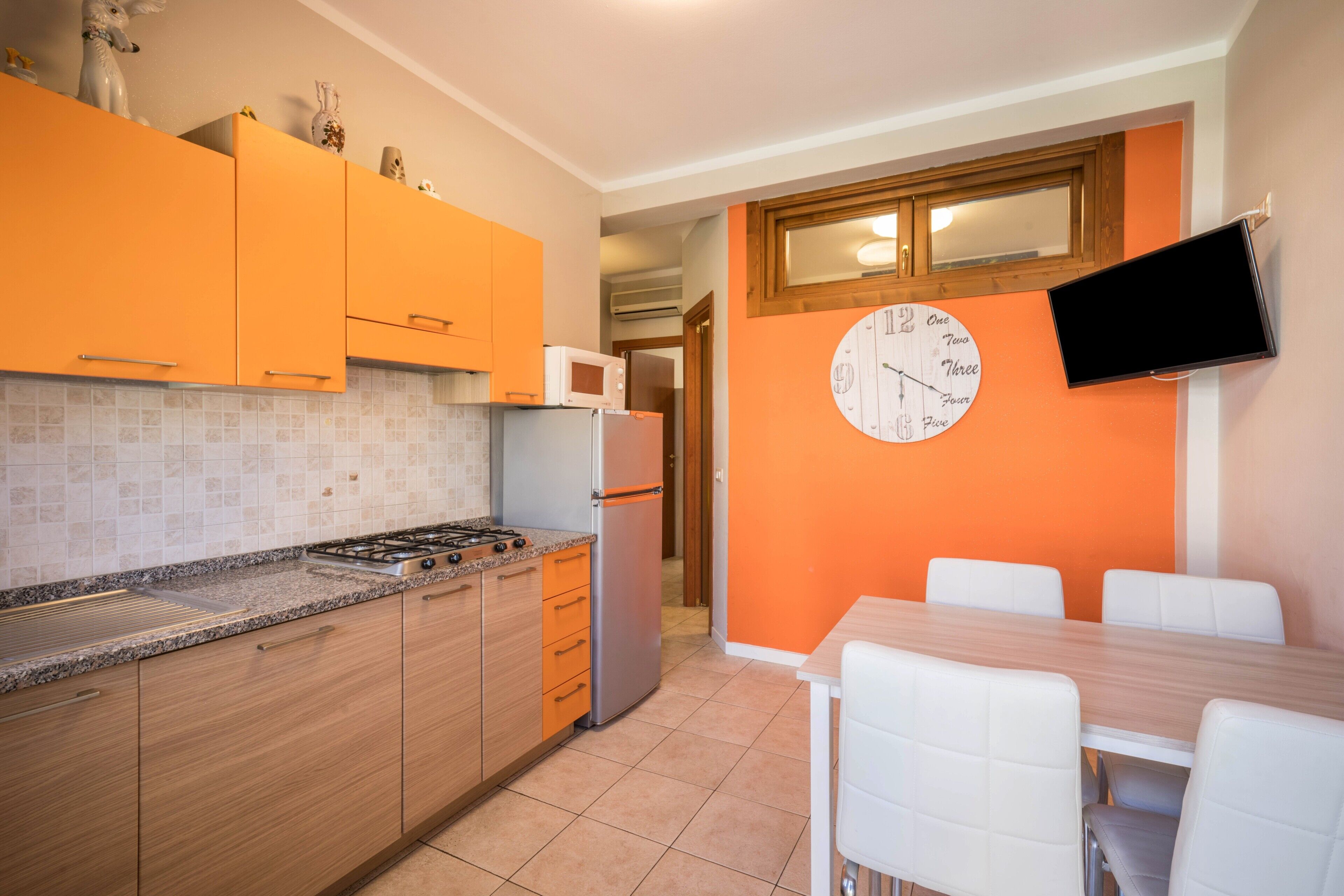 冰箱、微波炉、烤箱、炉灶