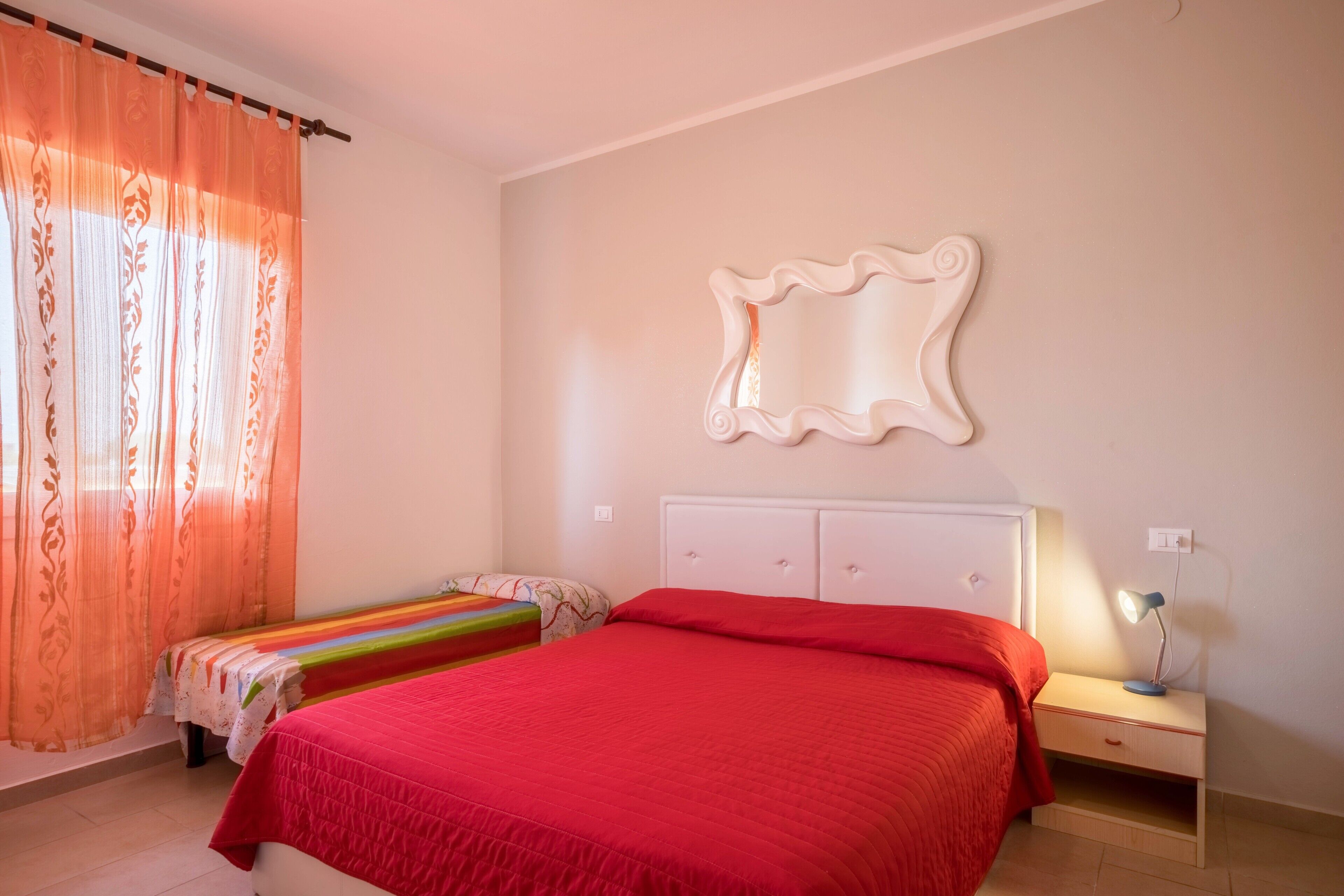 1 bedroom, bed sheets